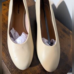 Comfort View Vida Slip on Pumps